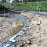 An verschiedenen Stellen werden Sandlinsen und -haufen erstellt.