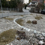 Blick in Richtung Hegibachplatz mit gut sichtbaren Sandelementen und ersten Holzkleinstrukturen.